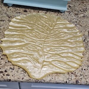 Leaf-Shaped Decorative Plate